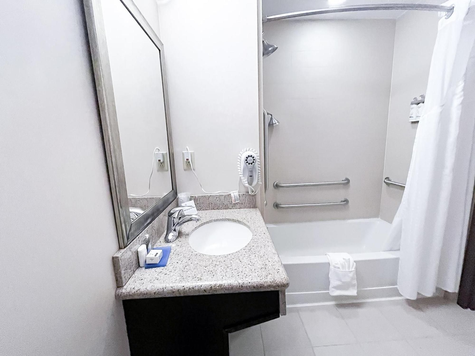 Express & Peoria Area By Ihg Hotel Morton