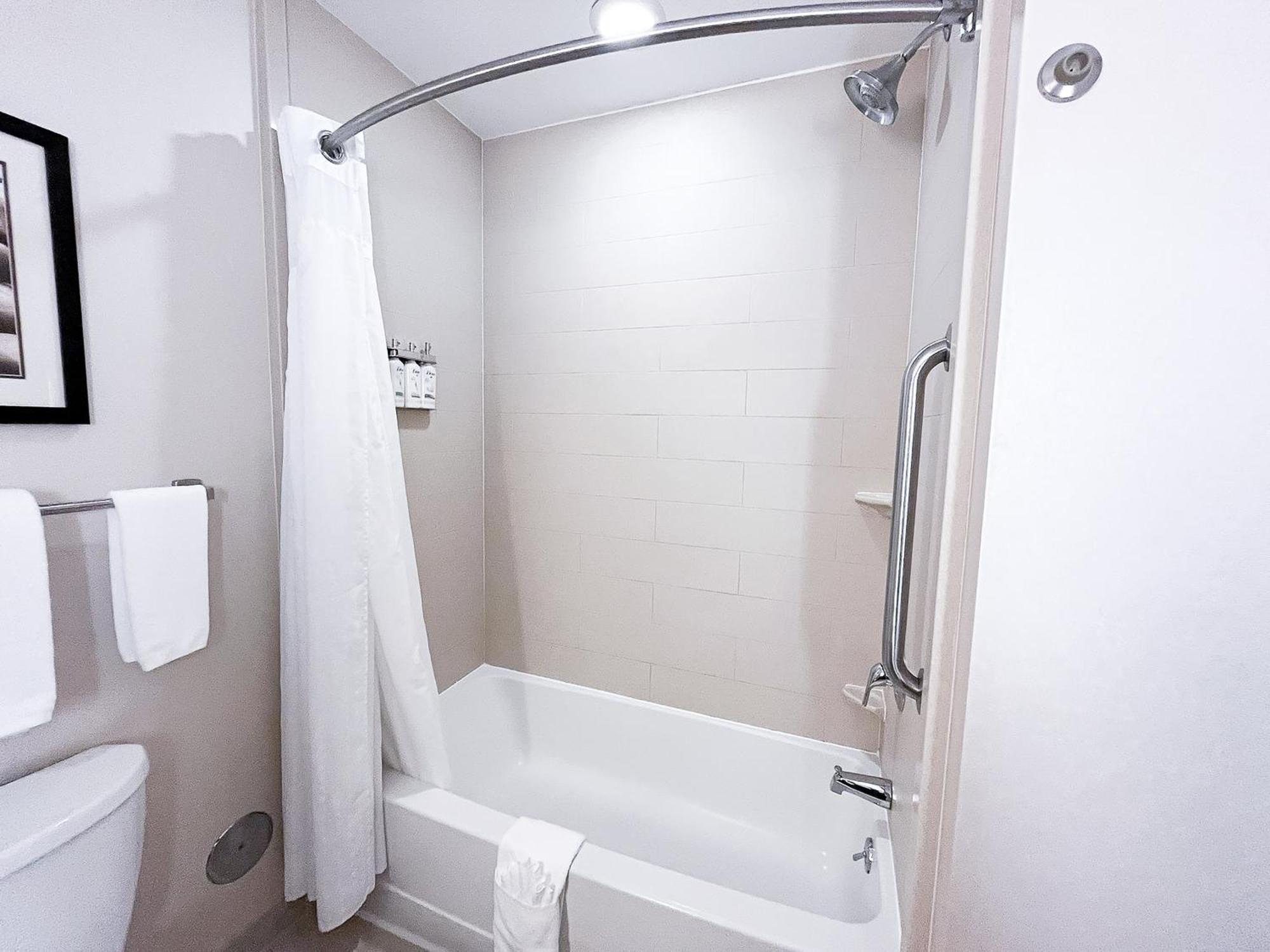 Express & Peoria Area By Ihg Hotel