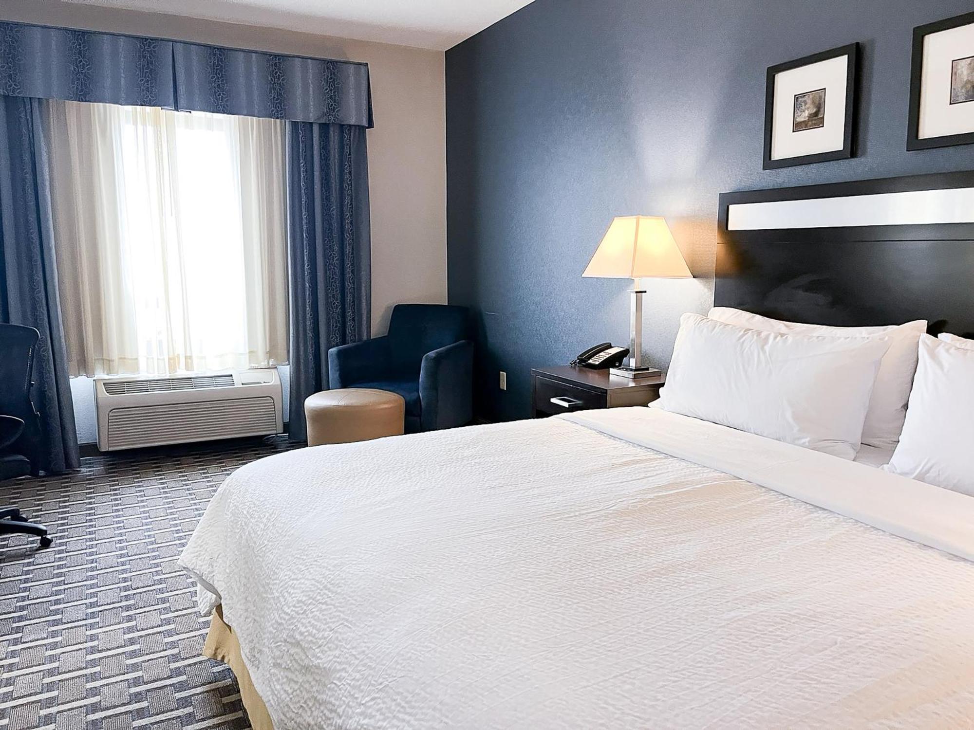 Hotel Express & Peoria Area By Ihg
