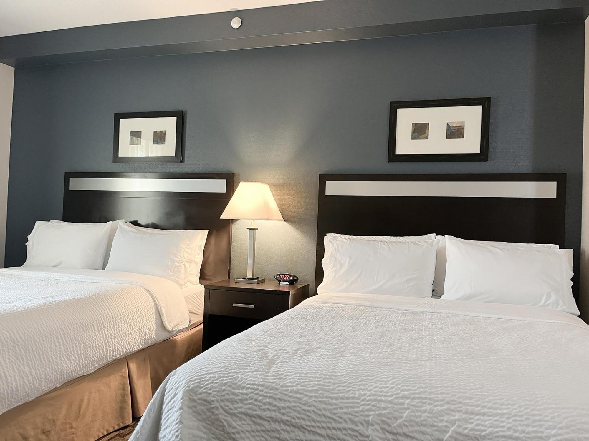 Express & Peoria Area By Ihg Hotel 3*