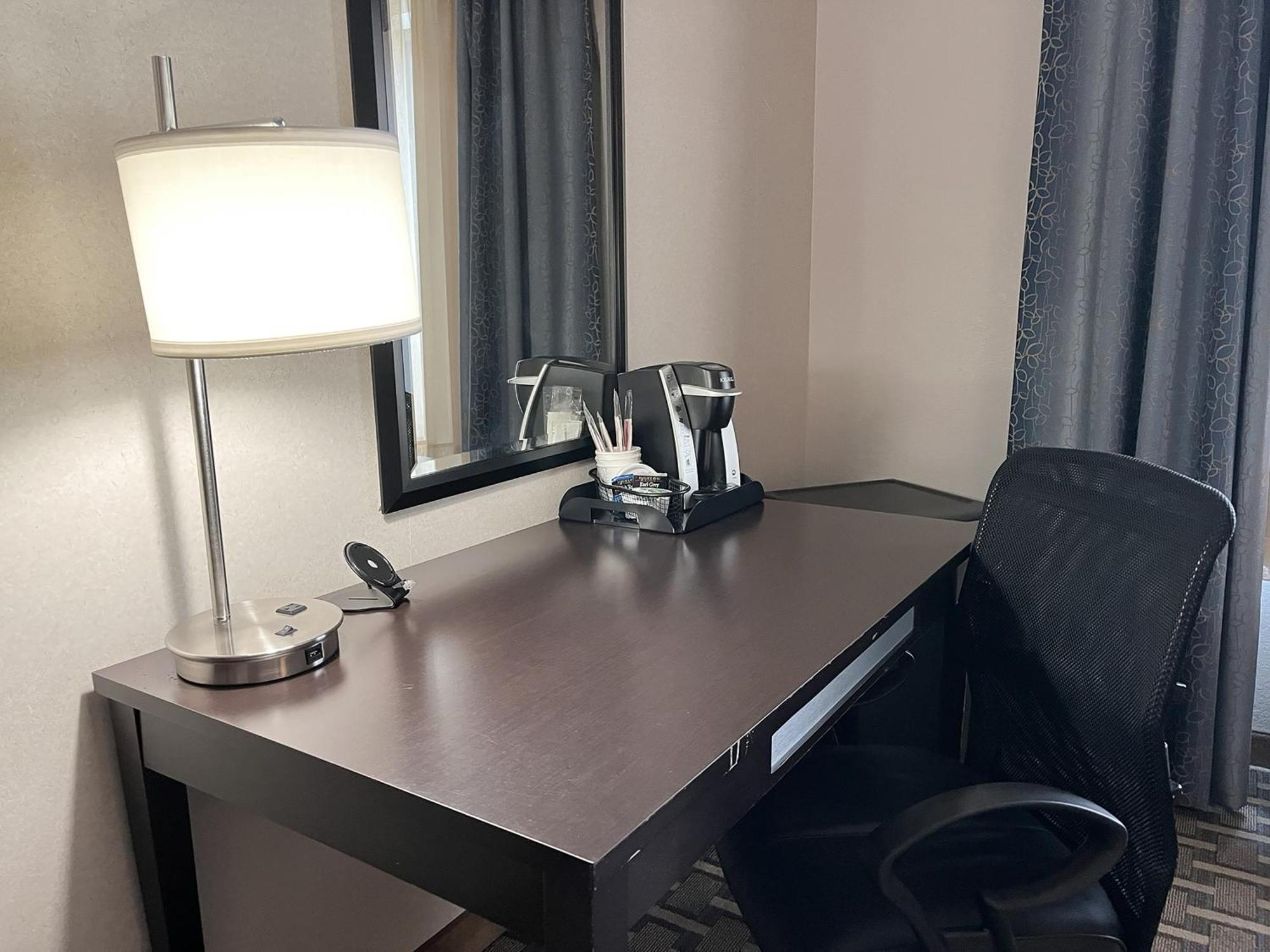 Hotel Express & Peoria Area By Ihg 3*