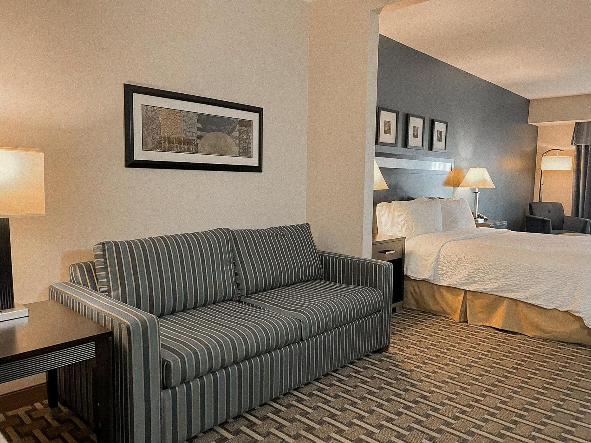 Express & Peoria Area By Ihg Hotel