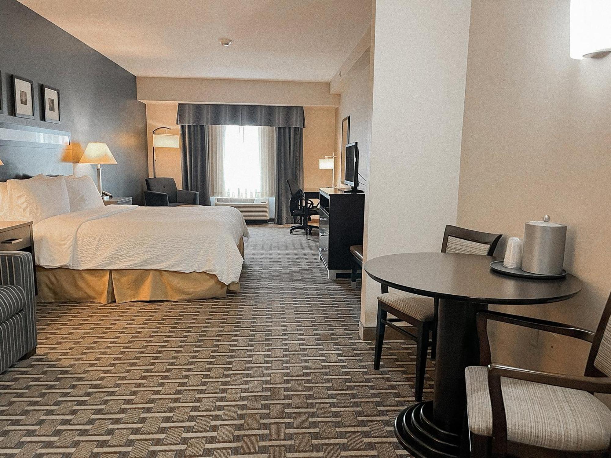 Express & Peoria Area By Ihg Hotel 3*