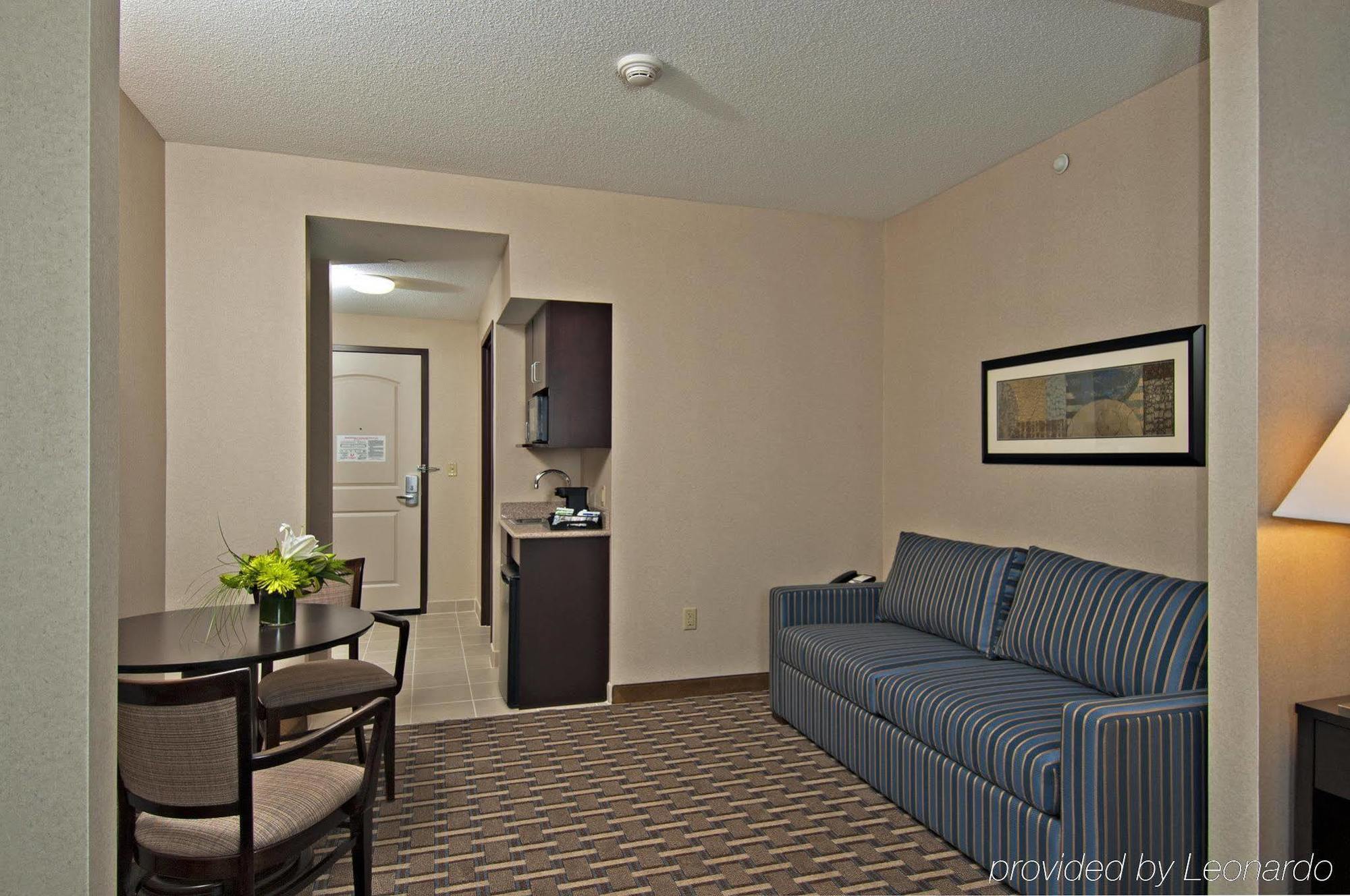 Express & Peoria Area By Ihg Hotel