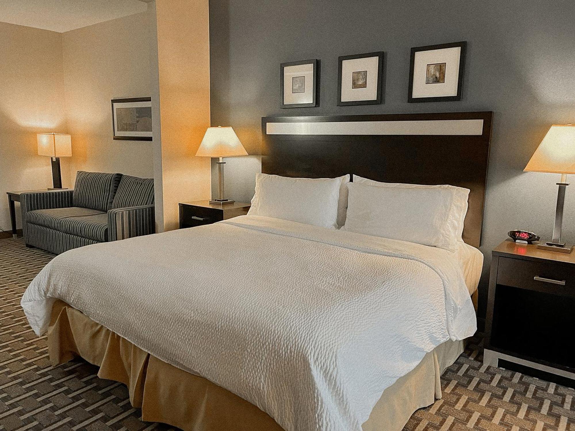Express & Peoria Area By Ihg Hotel 3*