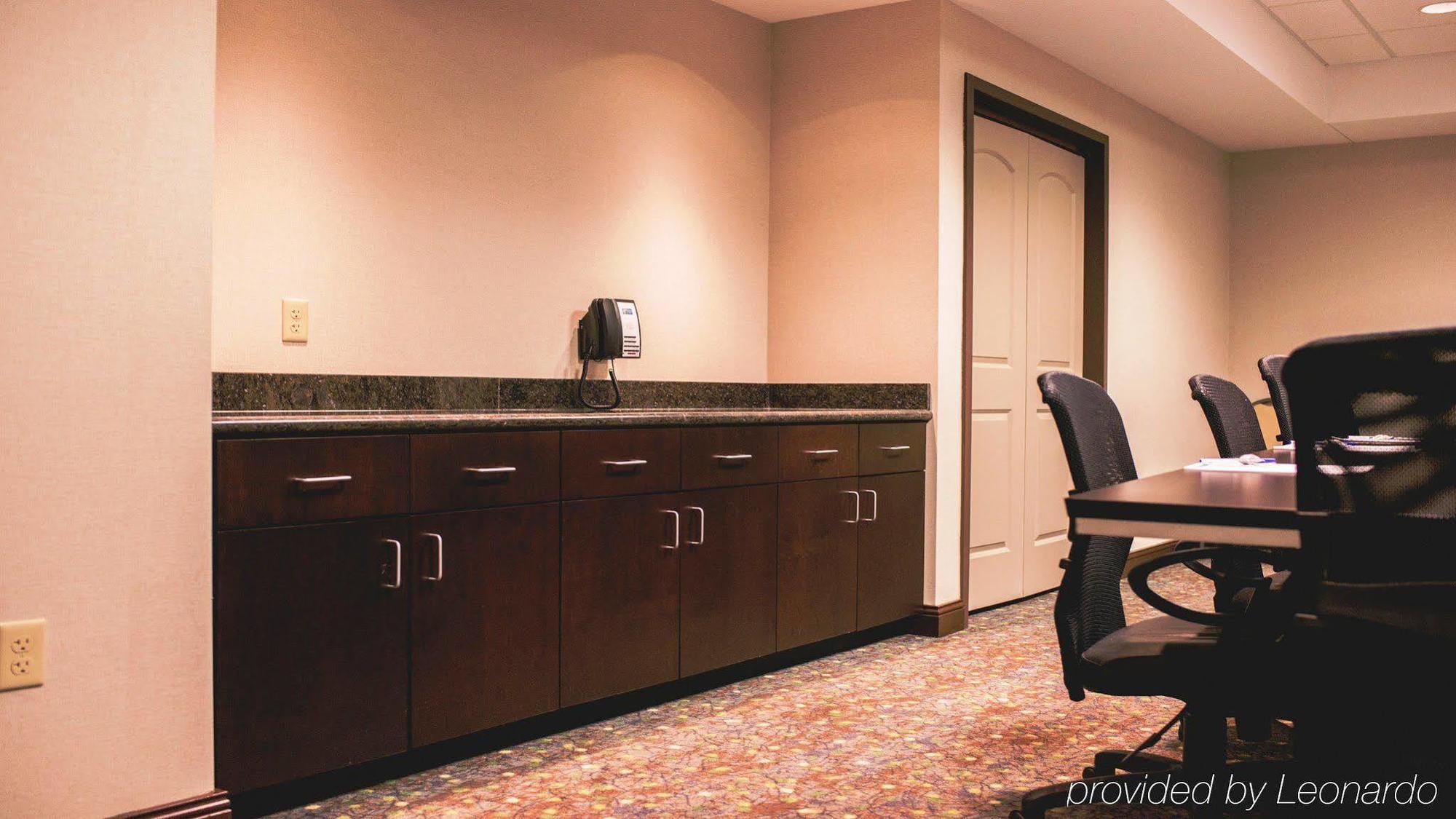 Express & Peoria Area By Ihg Hotel Morton