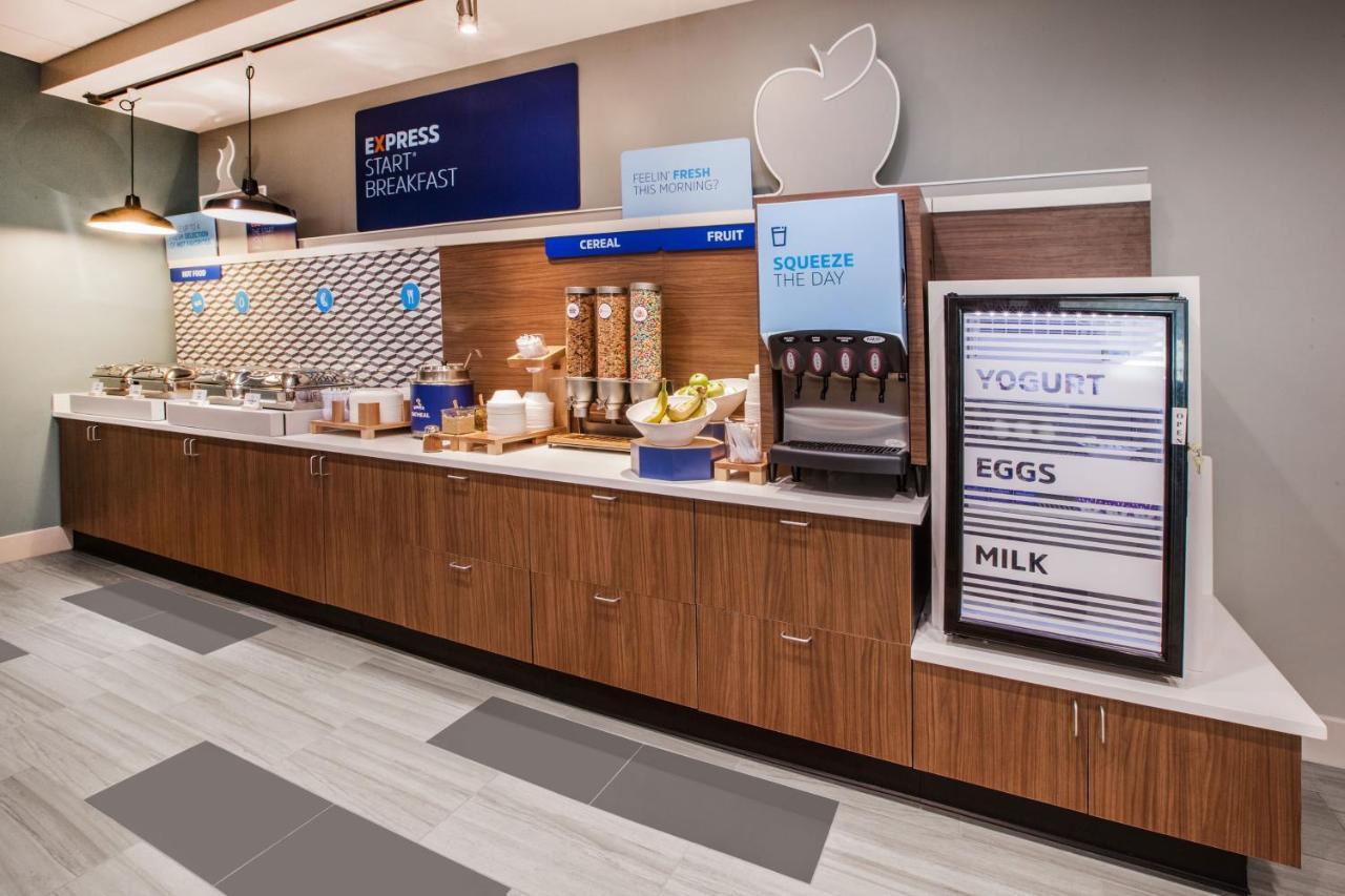Hotel Express & Peoria Area By Ihg 3*